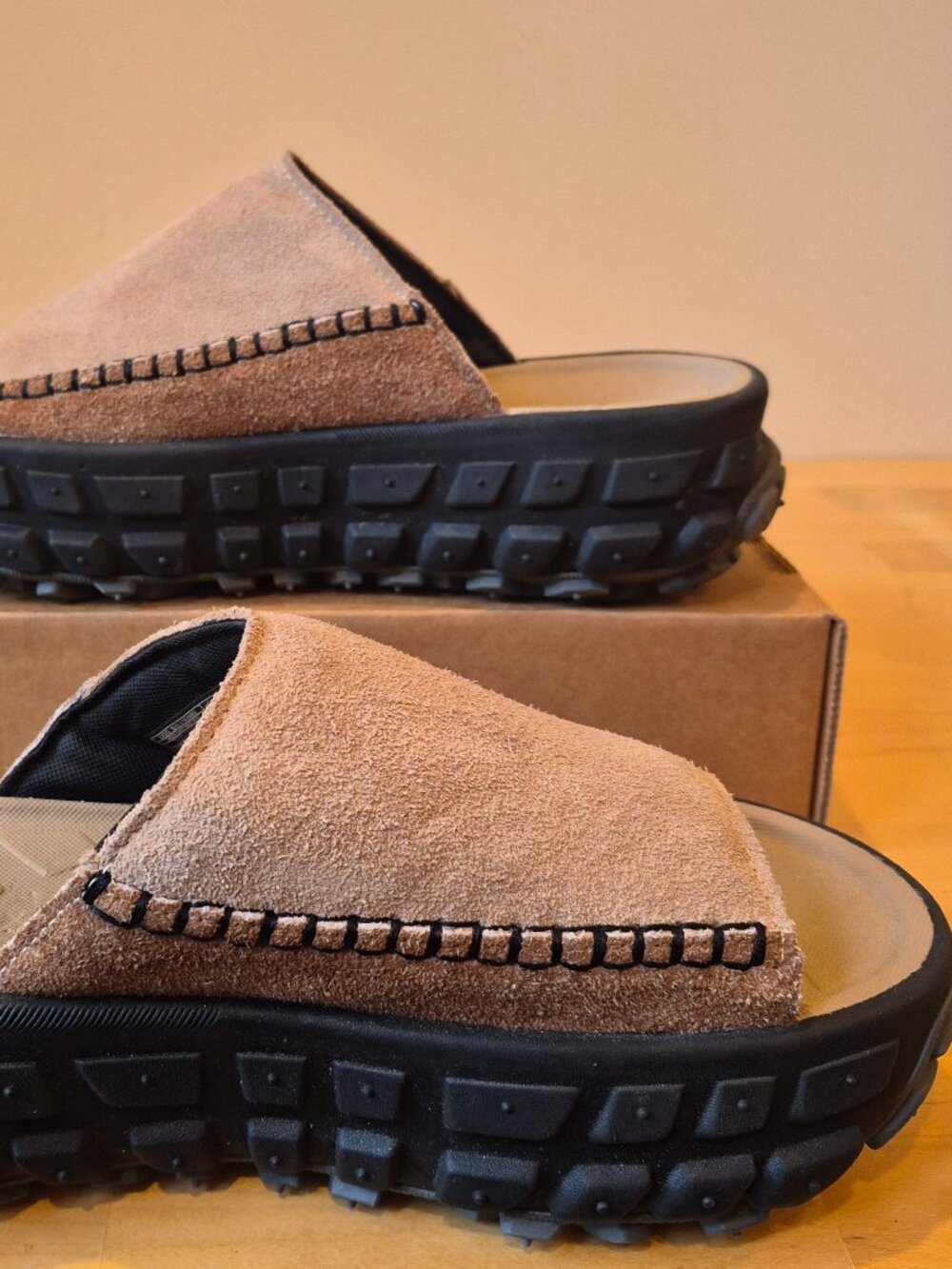 UGG Venture Daze Slide Women's W 8 M 7 Sand/Black Suede Platform Sandals - Picture 3 of 6